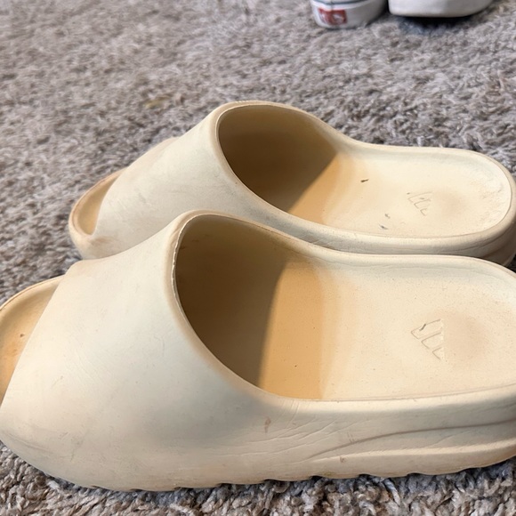 tan beige yeezy slides - Picture 2 of 2